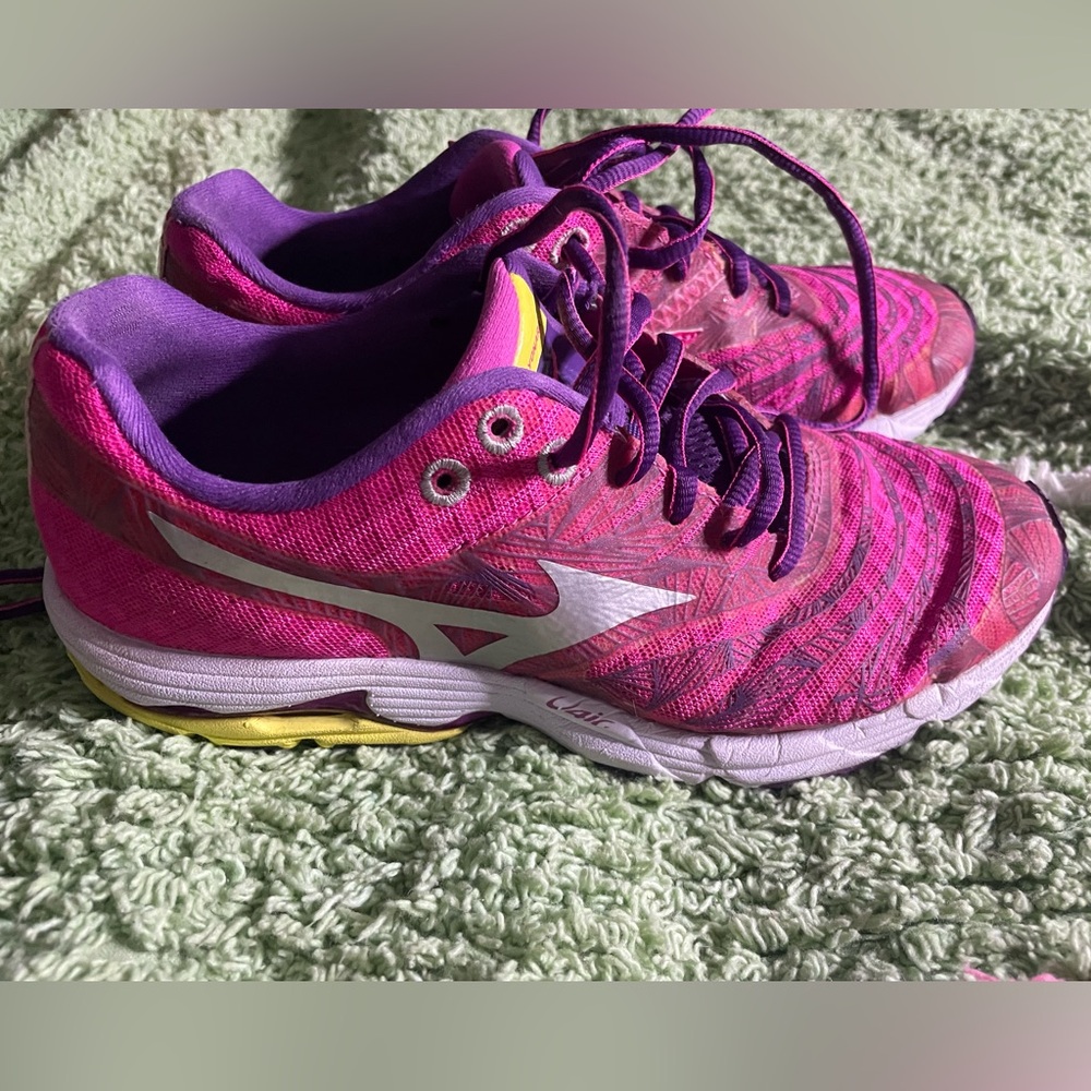 Mizuno Wave Sayonara Pink Purple Womens US Size 7.5 Running Shoes